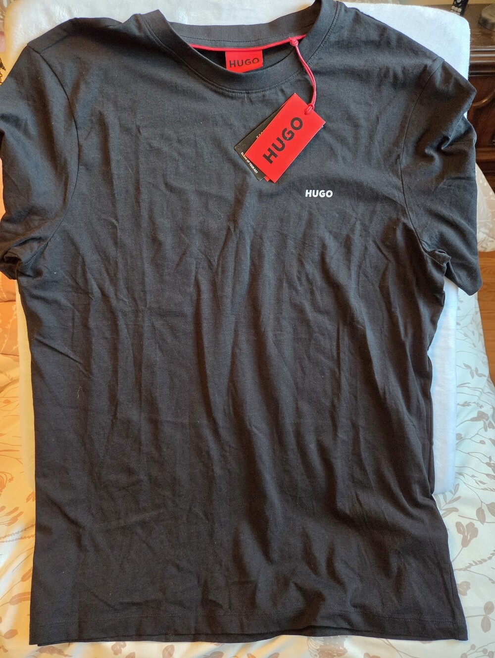 HUGO Black Short-Sleeve Crewneck T-Shirt with Red Tag